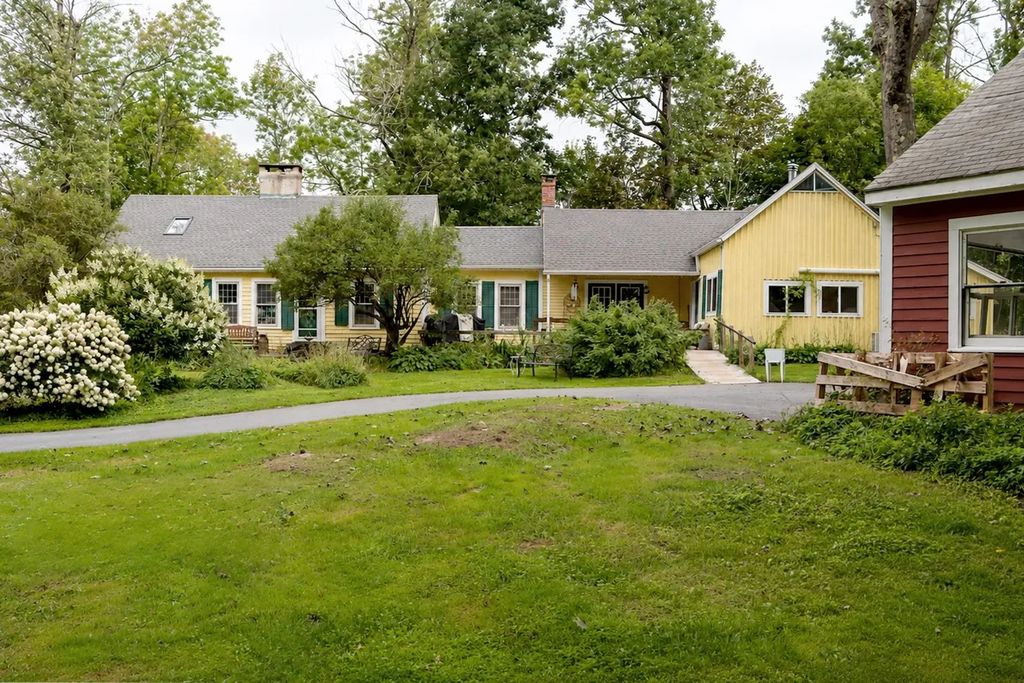 172 Skyline Trl, Middlefield