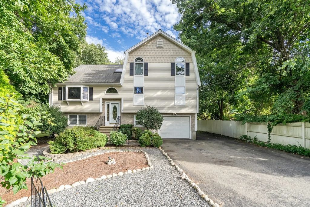 31 Wildmere Ave, Burlington