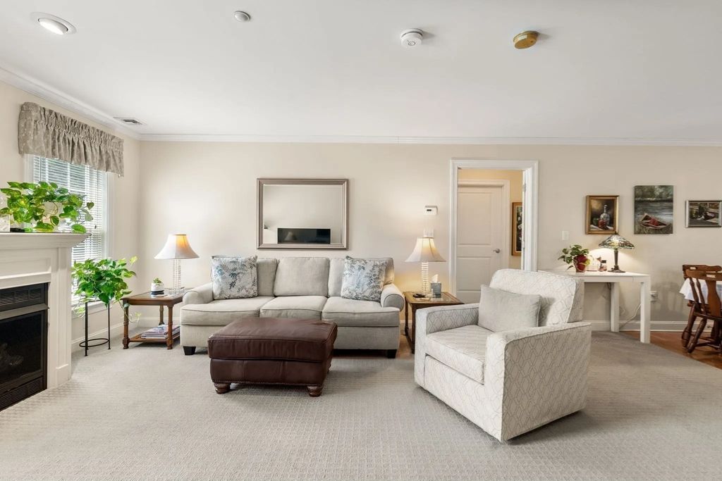 8 Crowninshield St #212, Peabody