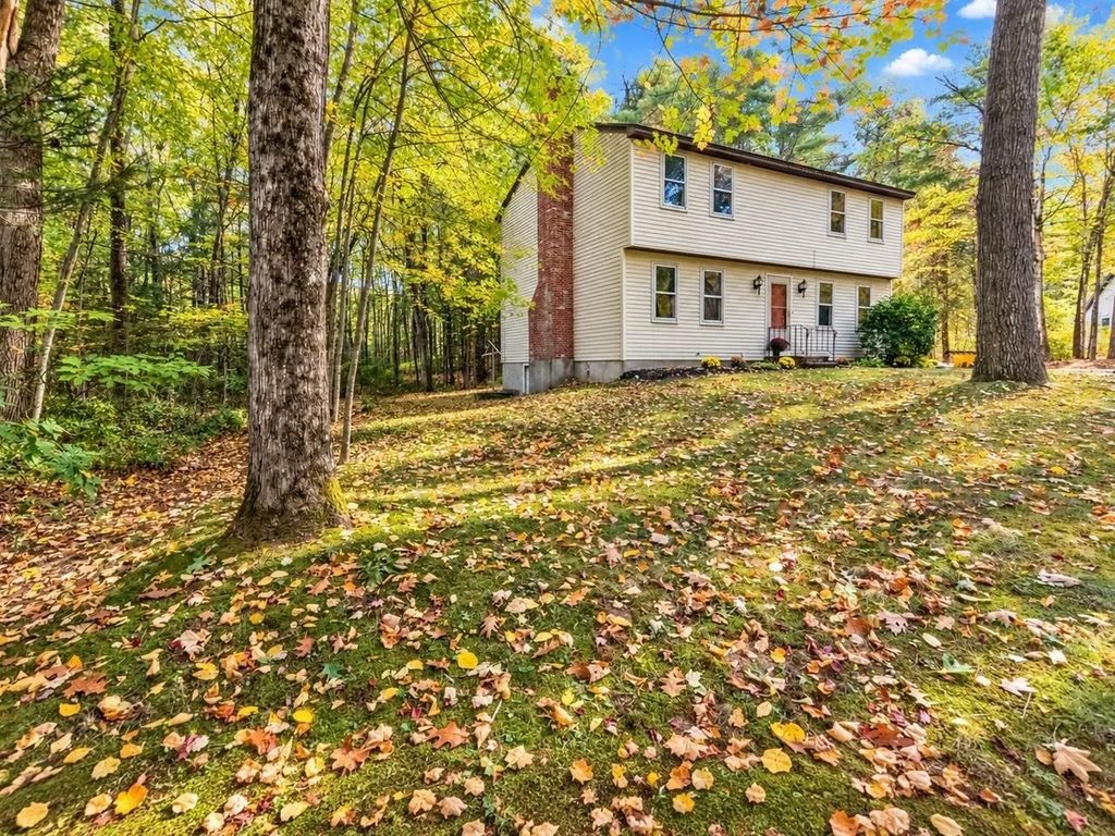 46 Country Road, Lunenburg