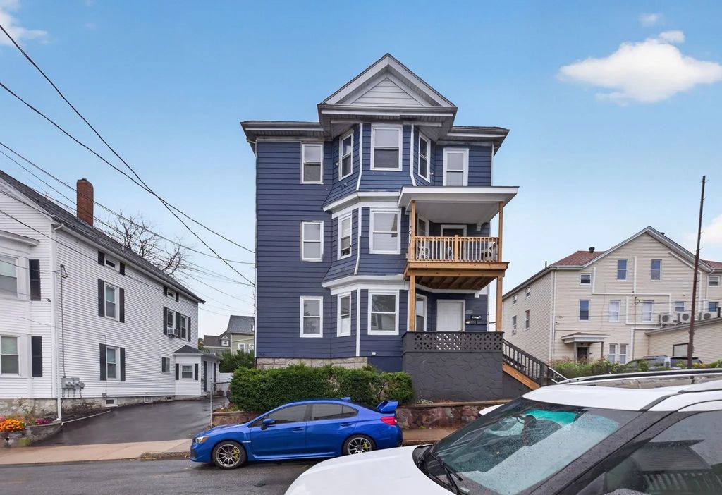504 Peckham St, Fall River