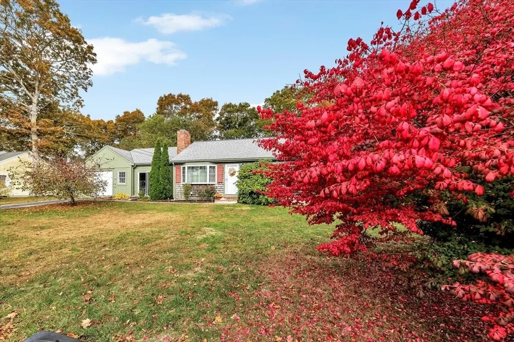 35 Captain Percival Rd, Yarmouth