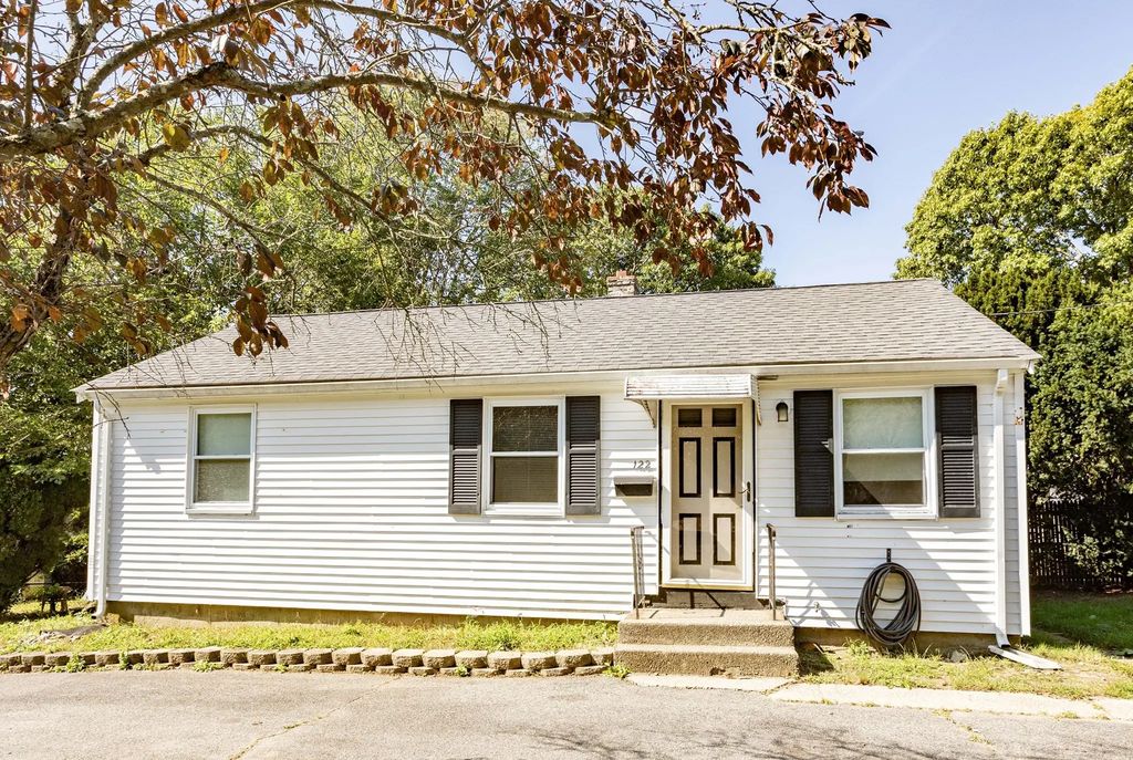 122 Algonquin St, Brockton
