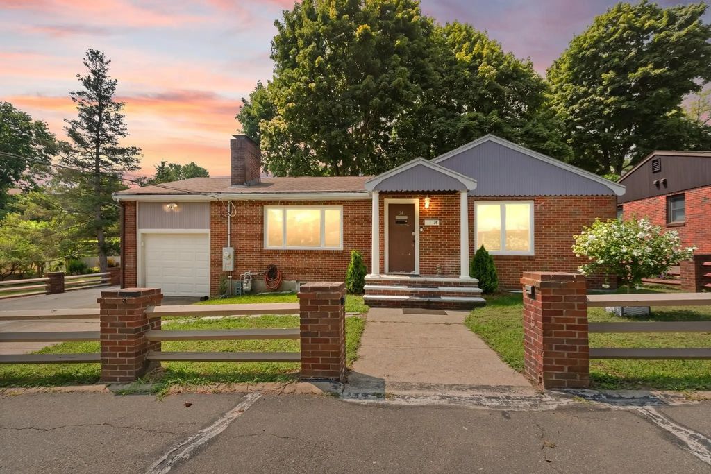 24 Taylor Rd, Lynn