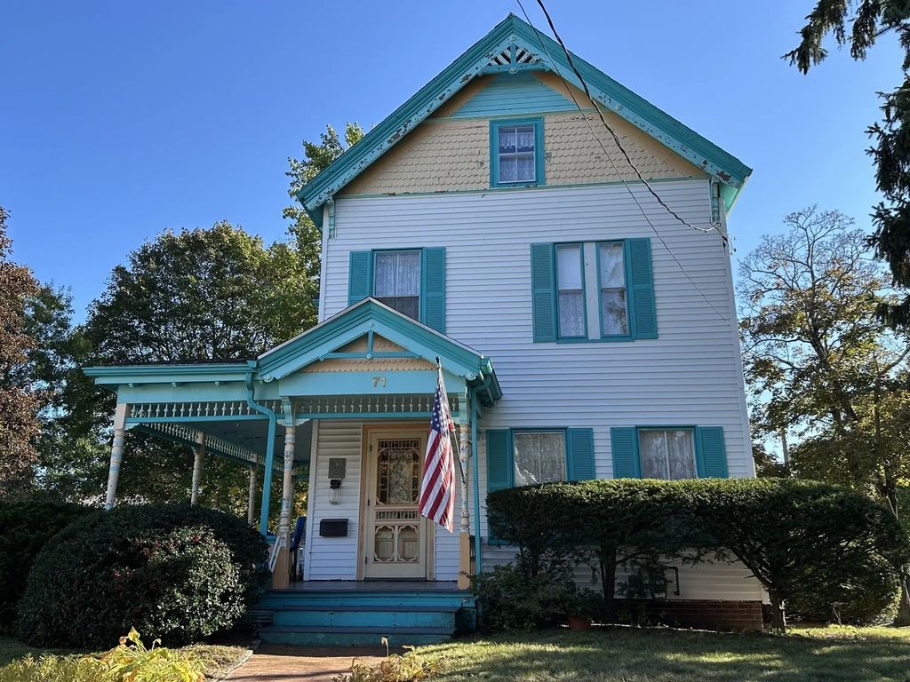71 Highland Street, Amesbury