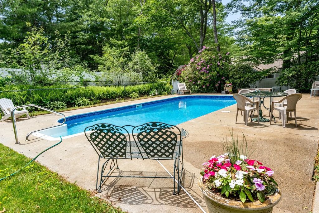 14 Oxner Road, Barnstable