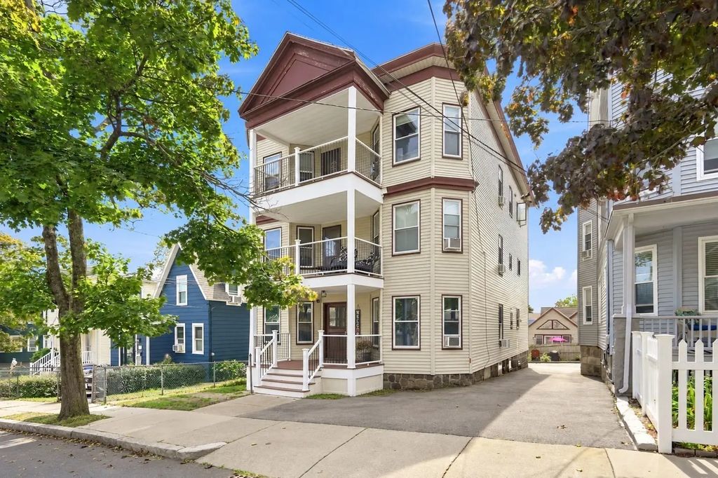 111 Locust St #2, Winthrop