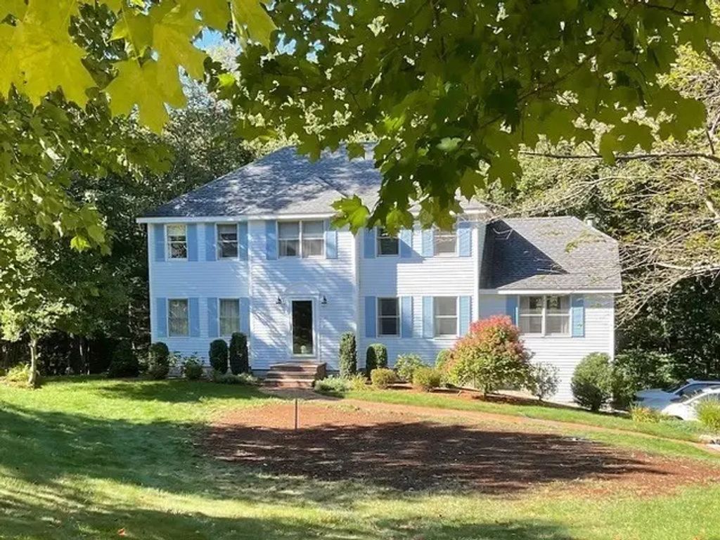 11 Currier Rd, Middleton