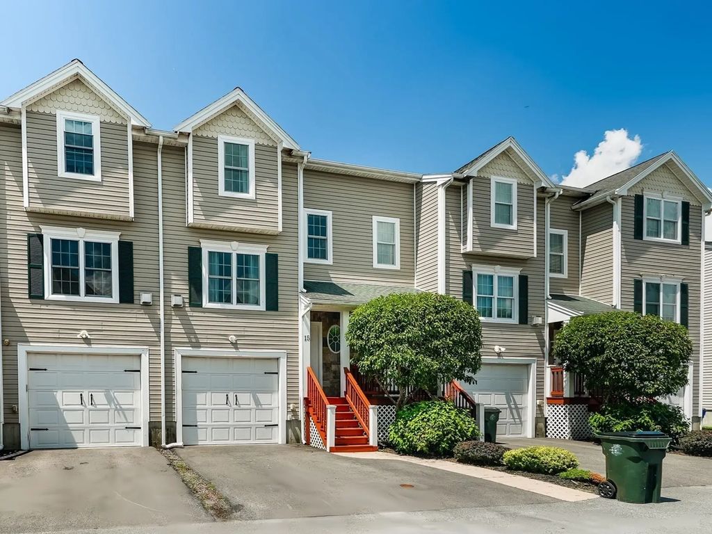 40 Winchester Ln #15, Fall River