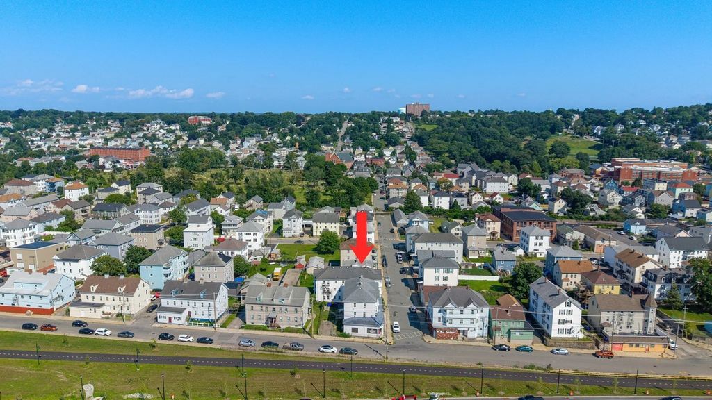 84 Cory St, Fall River
