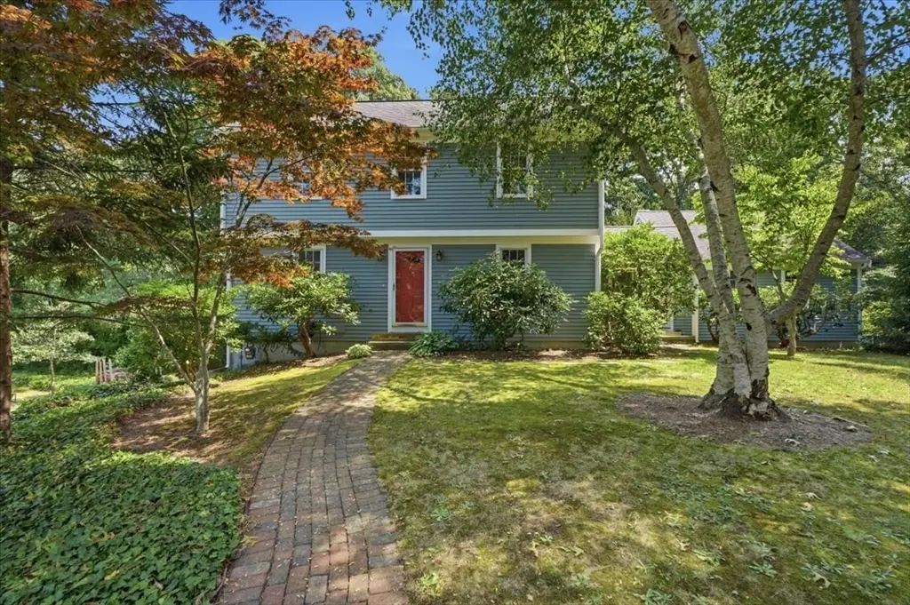 98 Bray Farm Rd S, Yarmouth