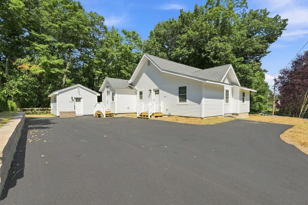 204 River Dr, Hadley