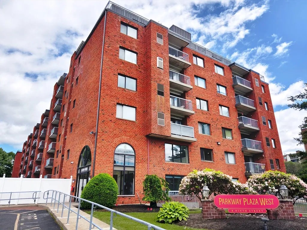 8 9th St #406, Medford