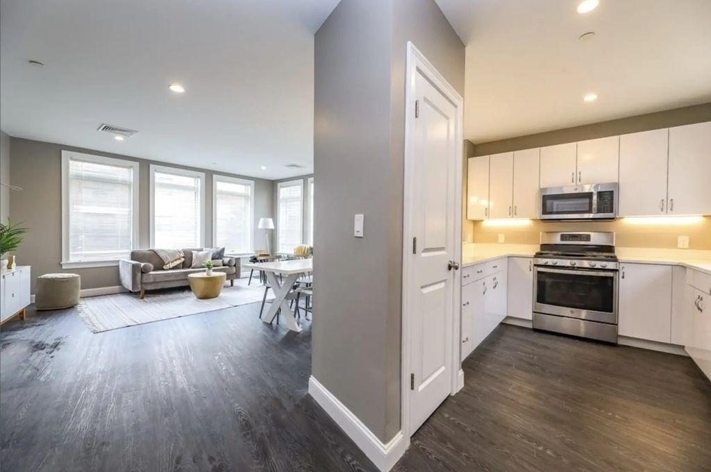 4945 Washington #412, Boston