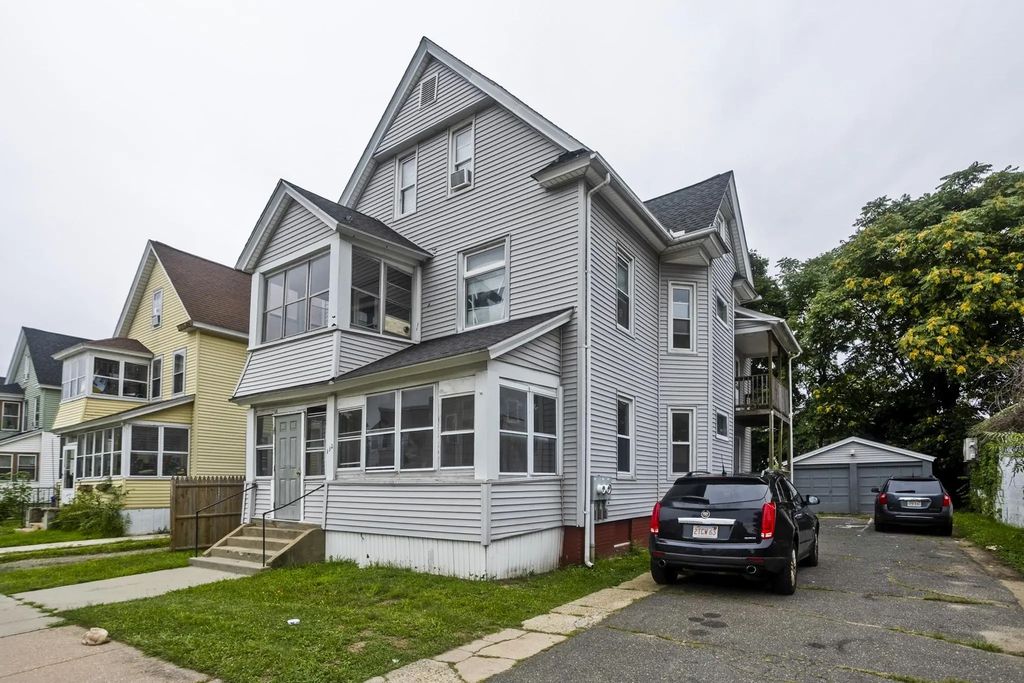 132 Grover St, Springfield