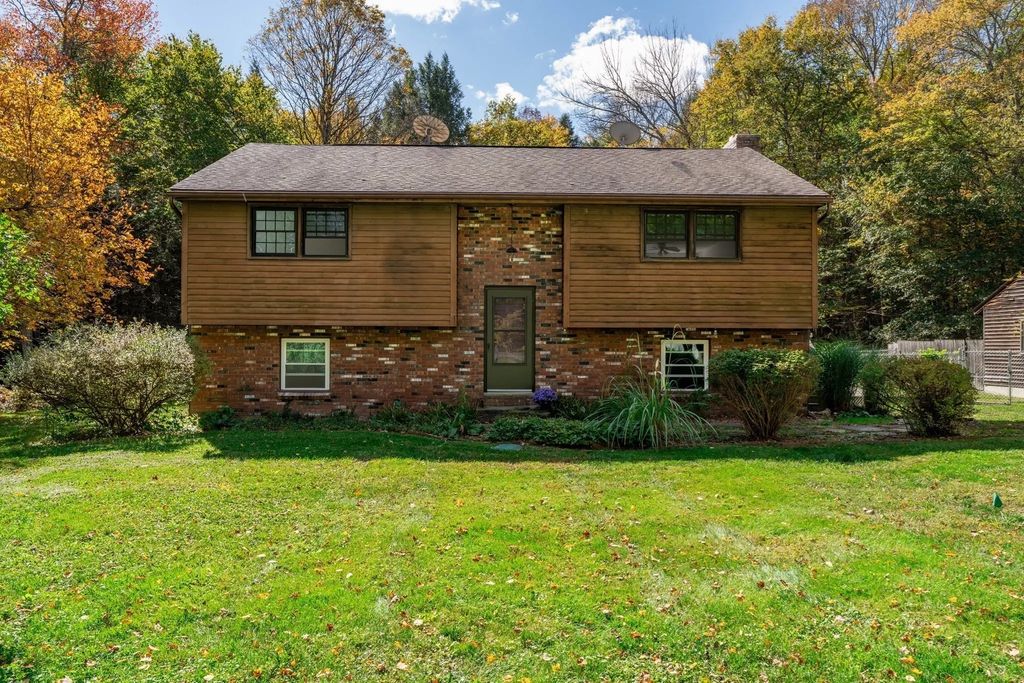 441 Dingle Rd, Worthington