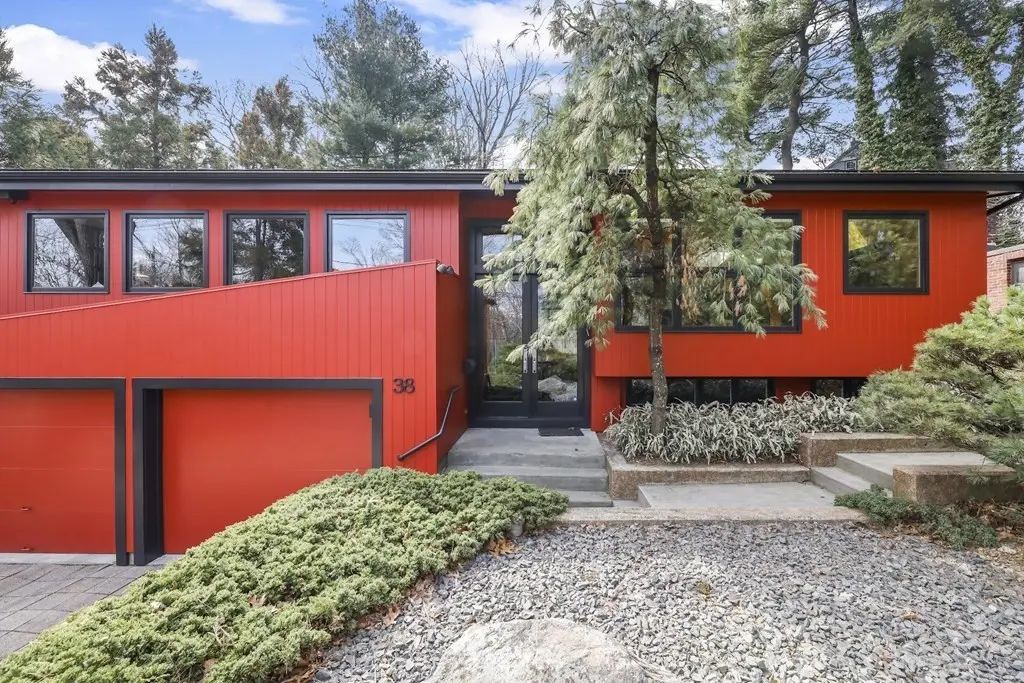 38 Cumberland Avenue, Brookline