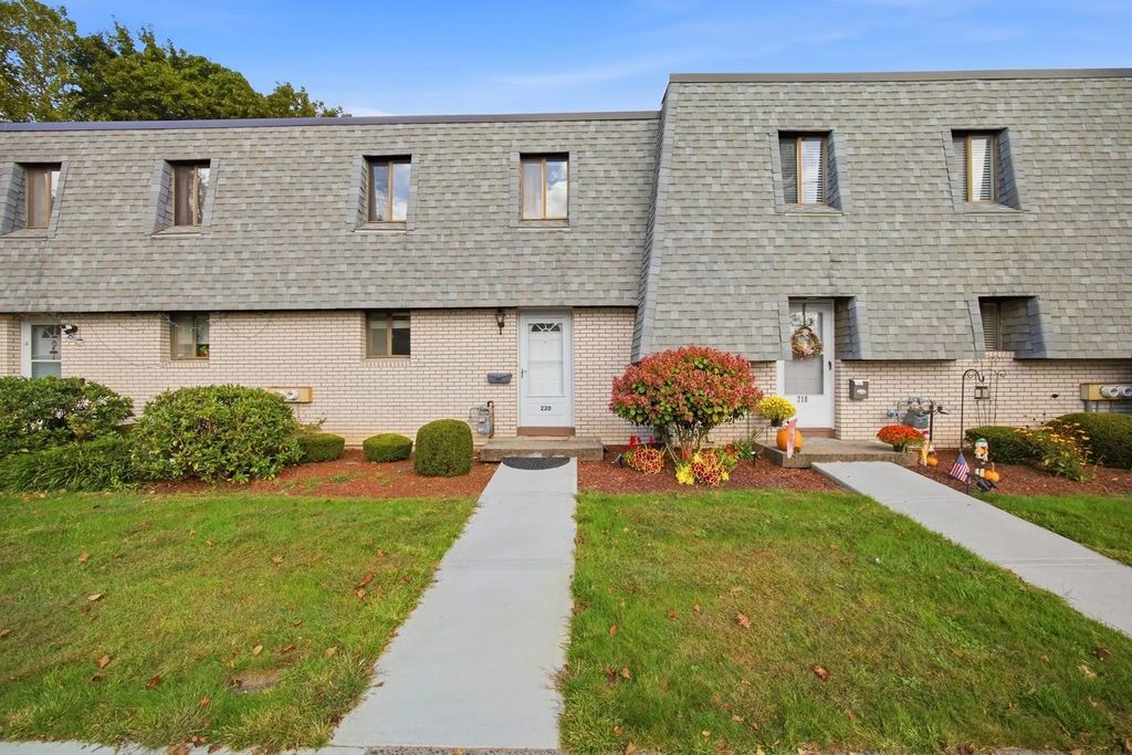 220 Beekman Dr #220, Agawam