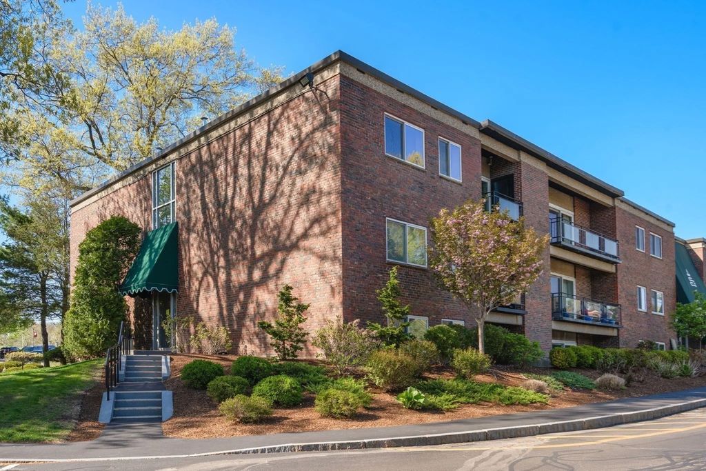 1202 Greendale Avenue #124, Needham