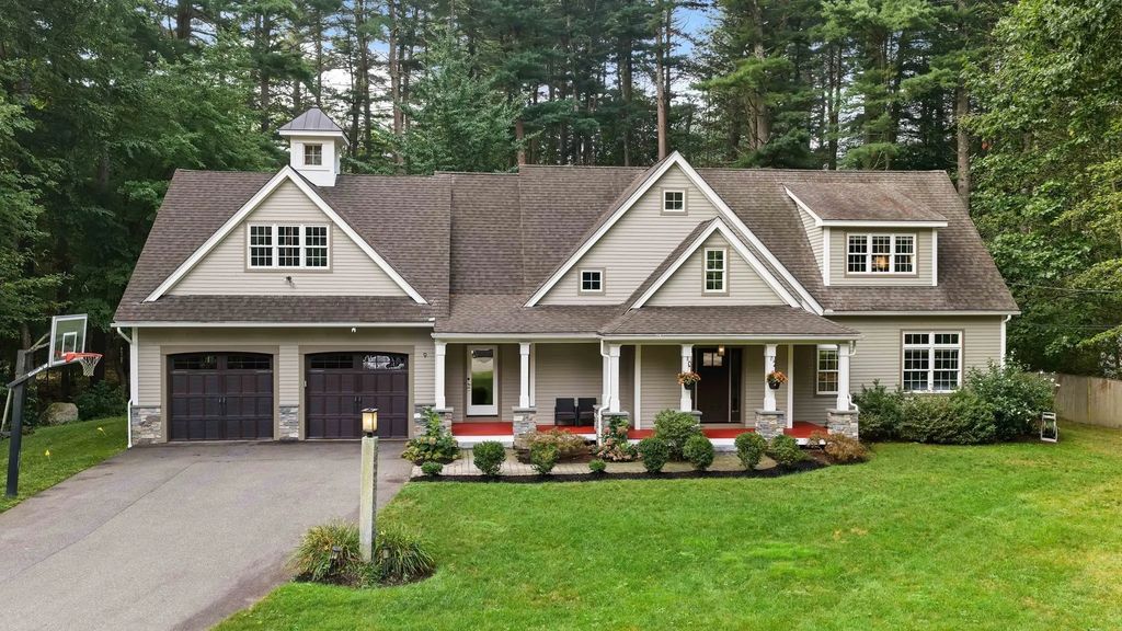 9 Old Farm Circle, Wayland