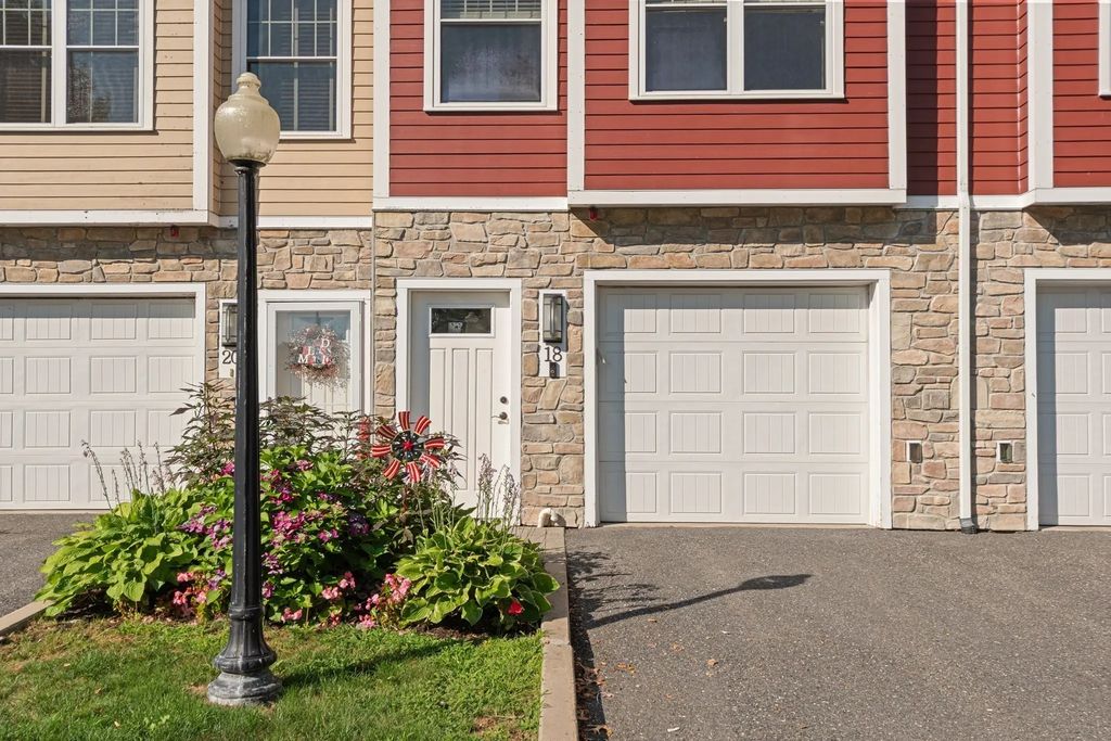 18 Saint Marys Way #18, Marlborough
