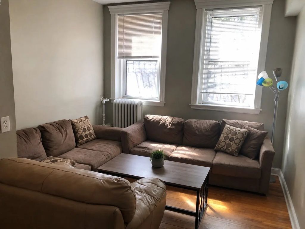 352 Riverway #2, Boston