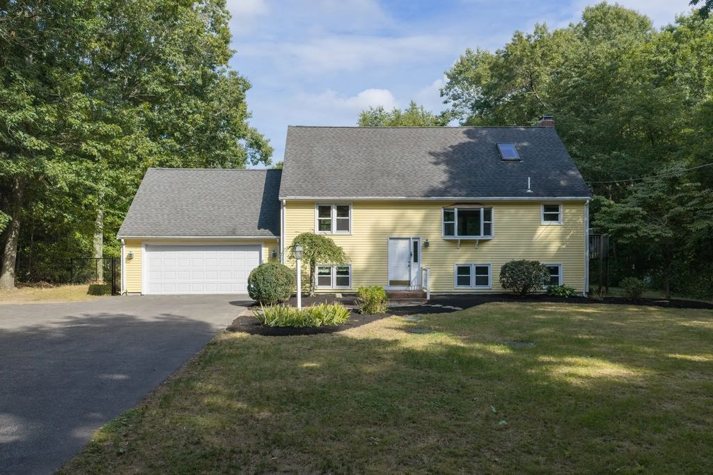 15 N Precinct St, Lakeville