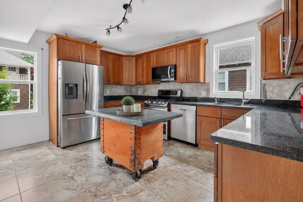 18 Vincent Ave #18, Belmont
