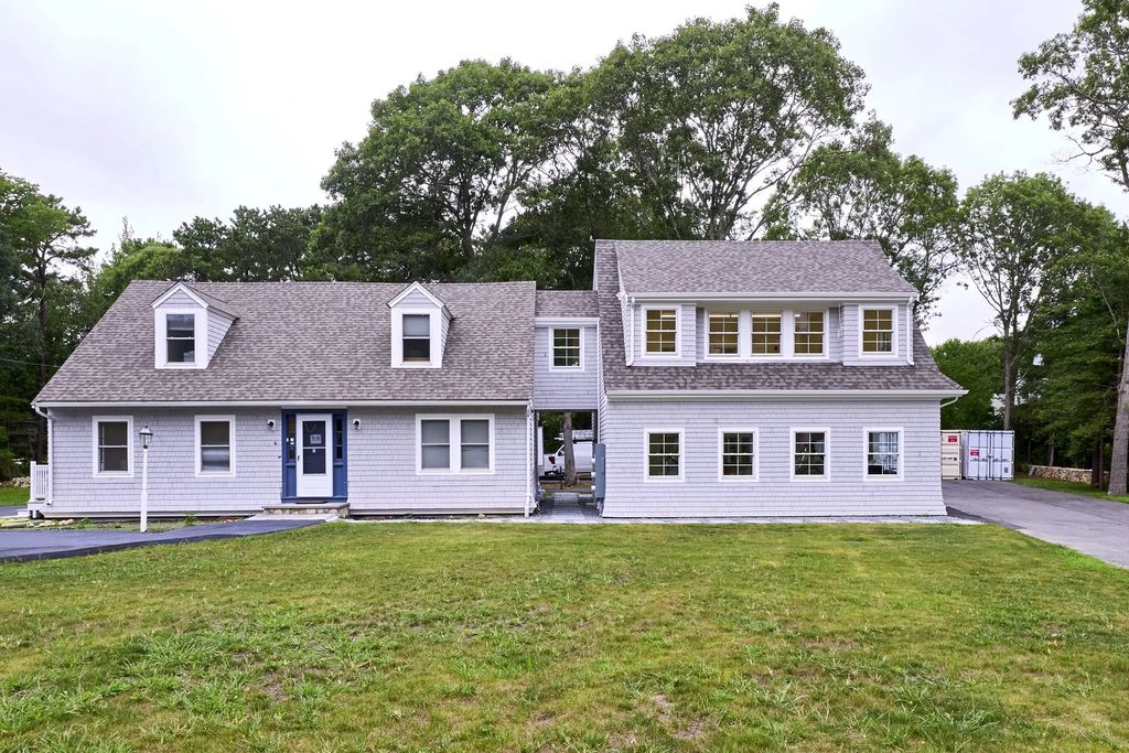 4 Edgerton Dr, Falmouth
