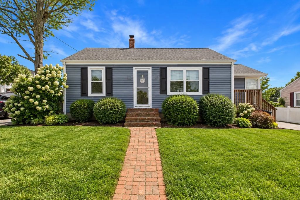 38 Little Neck Ave, Swansea