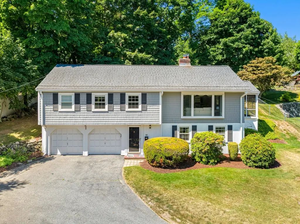 38 Robinhood Rd, Winchester