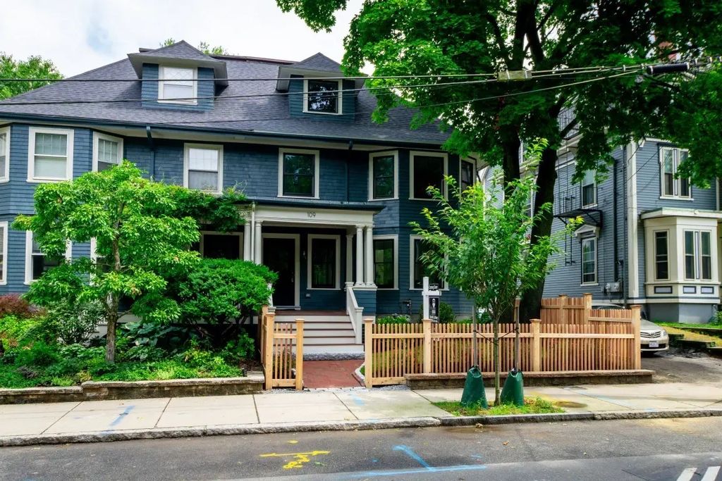 109 Lake View Ave #109, Cambridge