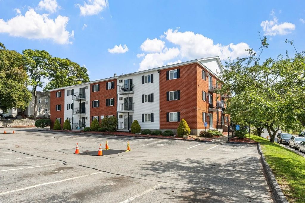 56 Edgeworth #16, Worcester