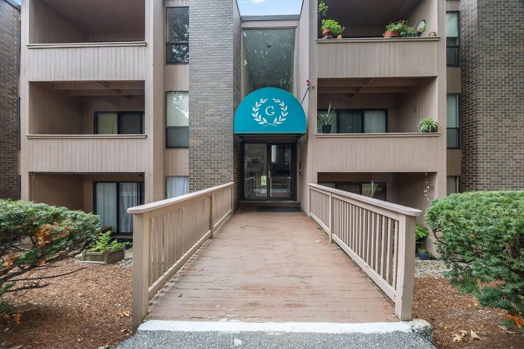 10 Shrewsbury Green Dr #i, Shrewsbury
