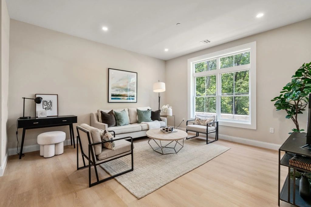 7 Cross St #201, Wilmington