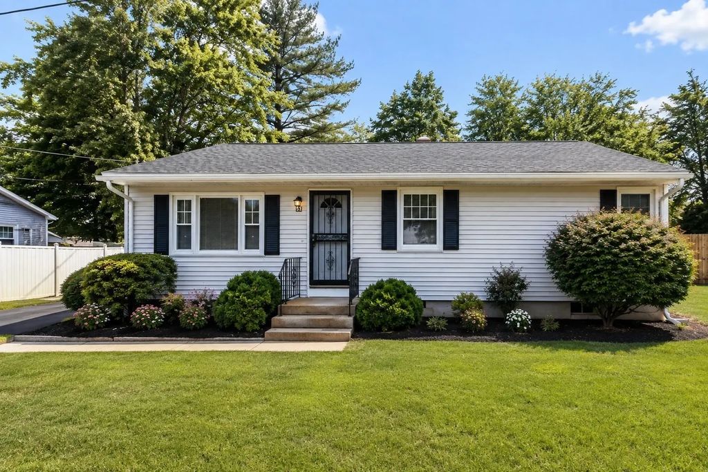 52 Navajo Rd, Springfield