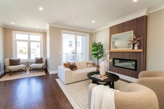 15 Tanglewood #b, Boston