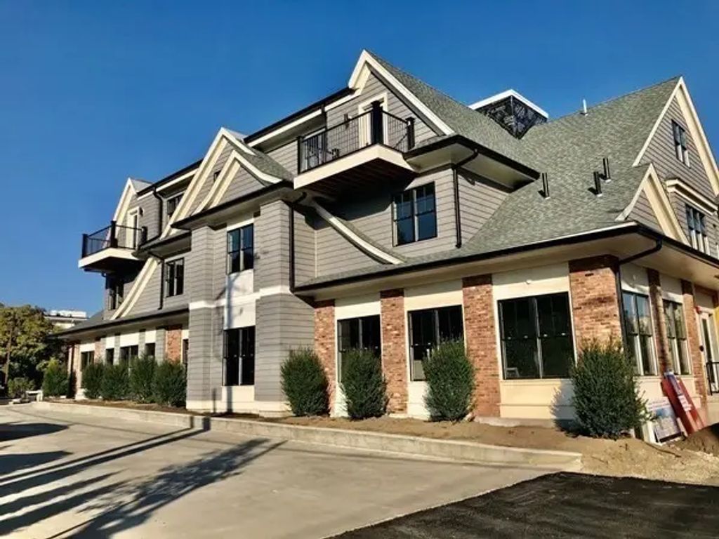 15 Oak #202, Needham