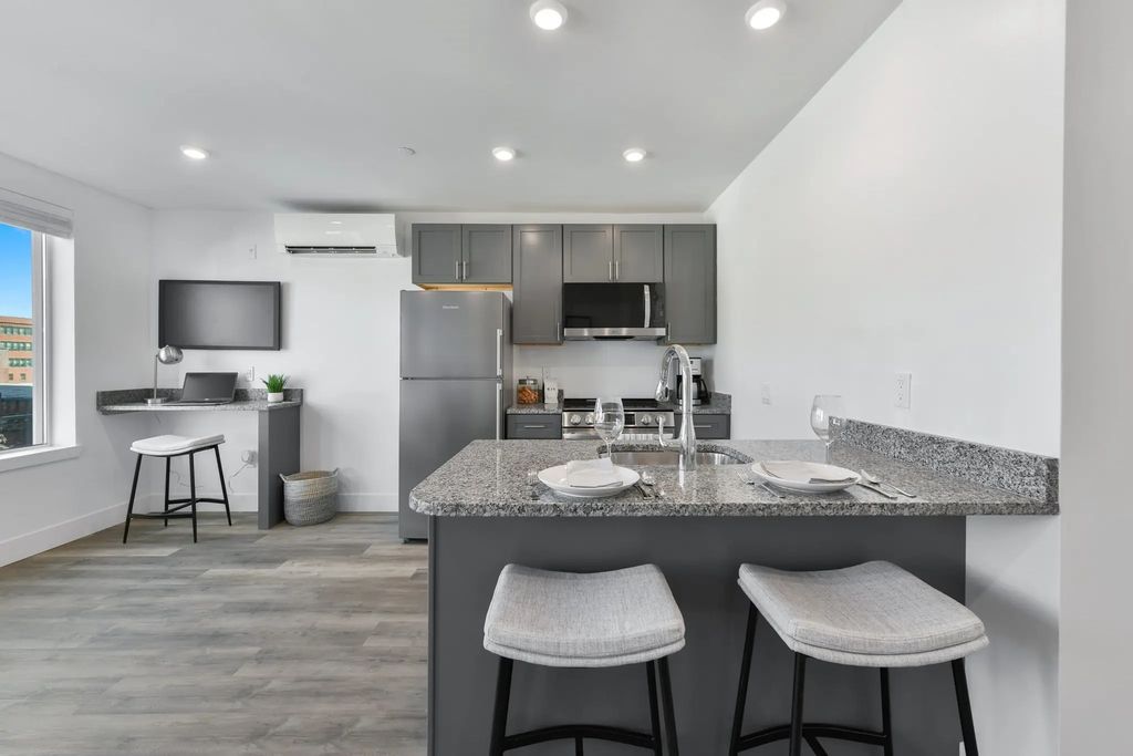 585 Essex St #401, Lynn