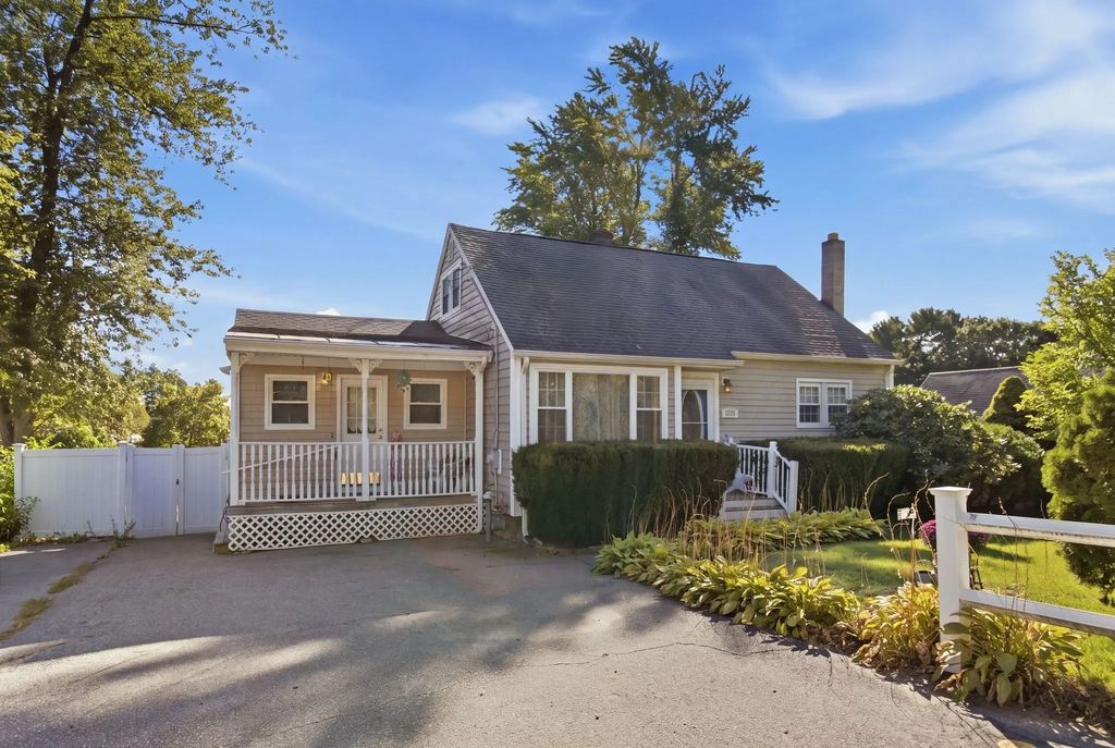 1259 Shawsheen St, Tewksbury