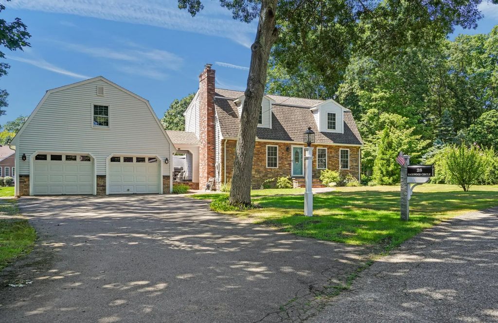 28 Sagewood Cir, Attleboro
