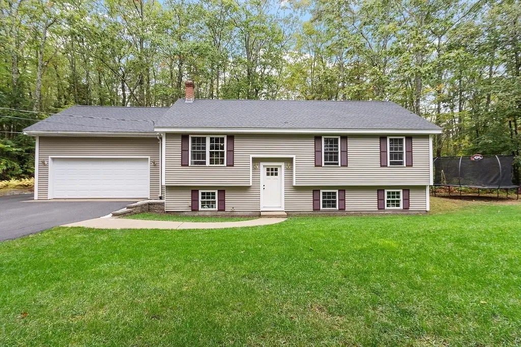 35 Hillside Dr, Winchendon