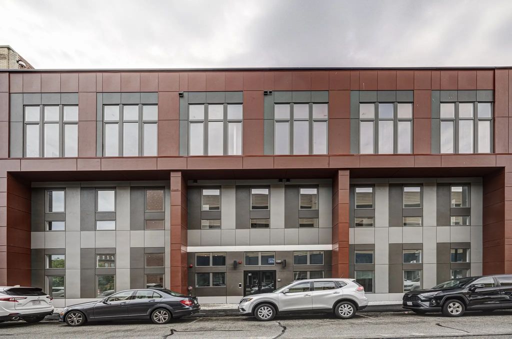 80 Middlesex St #206, Lowell