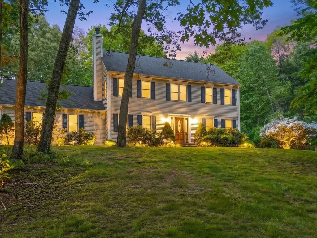 8 Johnson Dr, Lakeville