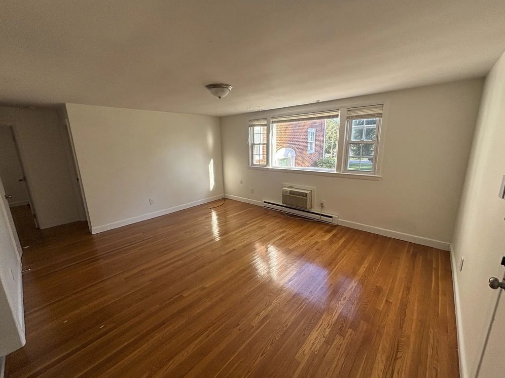 15 Park Ave #8, Foxboro