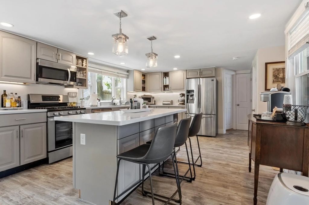 9 Cross St, Fitchburg