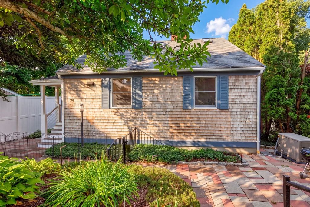34 Dexter Ave, Sandwich