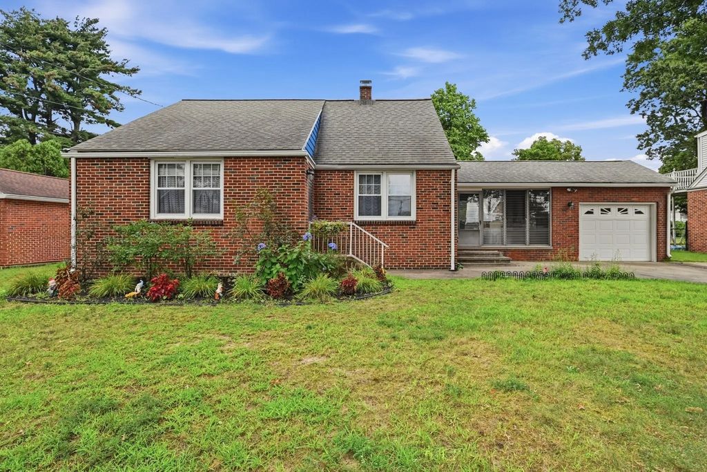 144 Beauregard Terrace, Chicopee