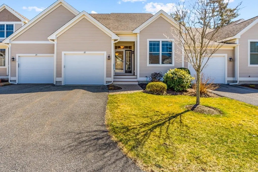22 Grey Hawk Dr #22, Mashpee