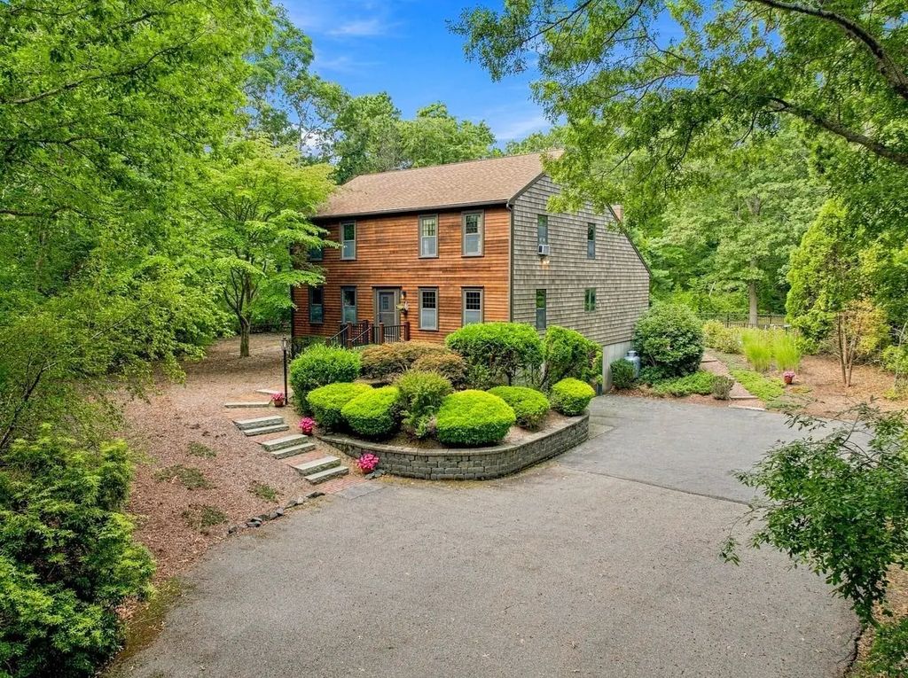 43 E Russell Mills Rd, Plymouth